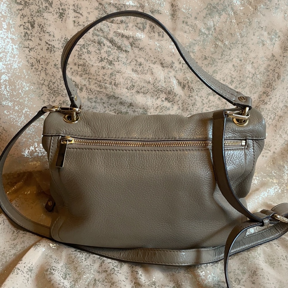 MICHAEL KORS NEUTRAL PEBBLED LEATHER CROSSBODY! - Picture 3 of 7